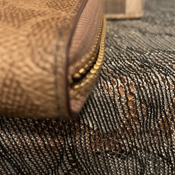 Coach Slim Accordion Zip Wallet In Colorblock Signature Canvas. Tan and pink - Picture 6 of 10